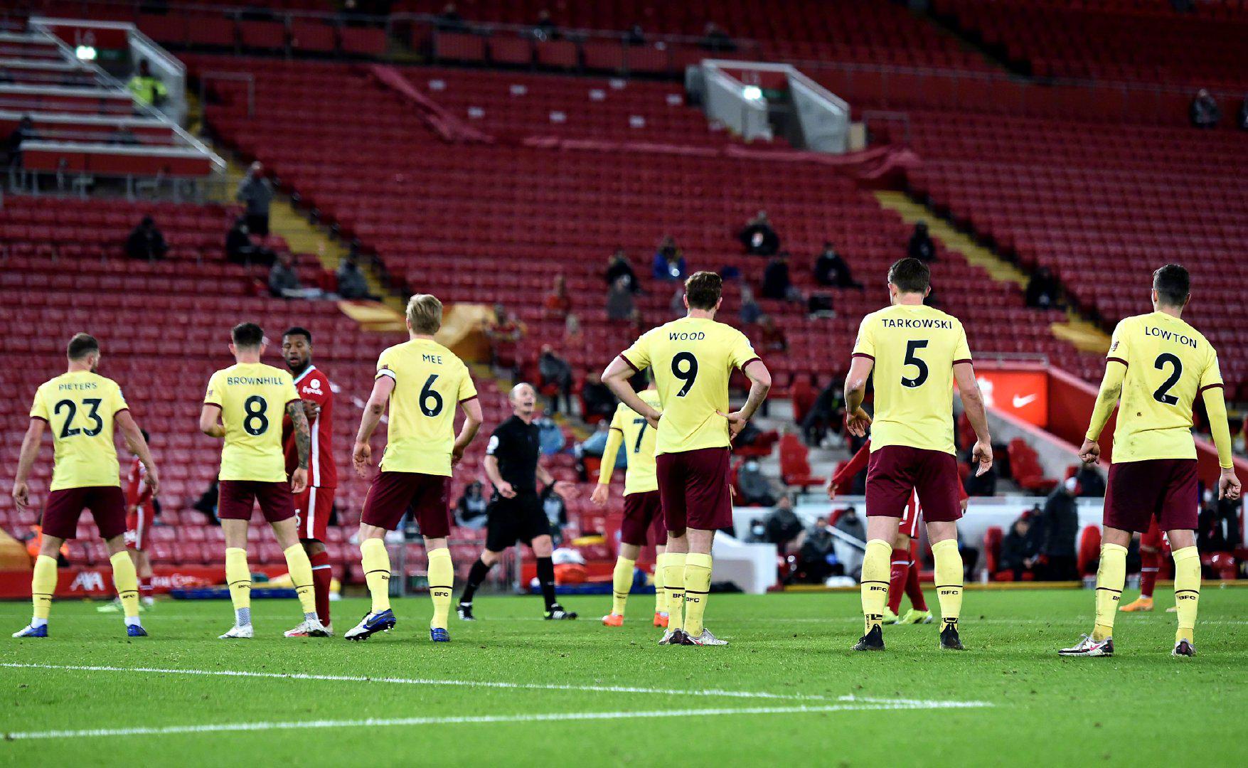 员进行盯人 员进行盯人